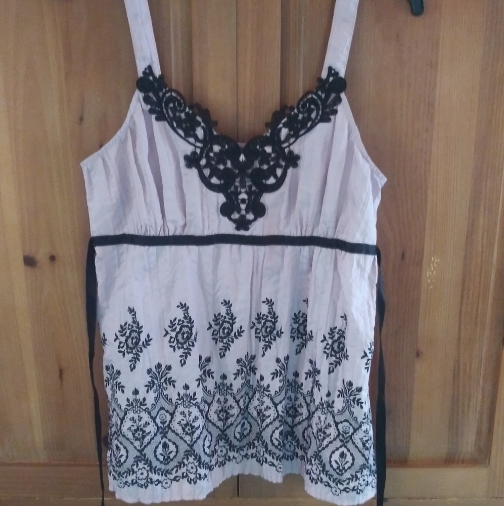 💵SALE 2 FOR $20💵💚Apt 9 Fun Pink and Black Top💚